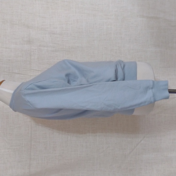 NWOT Fila baby blue crewneck sweatshirt with pockets! - Picture 4 of 8